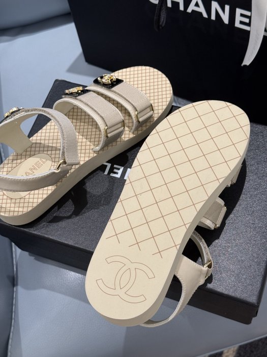 Сандалі жіночі фото 6