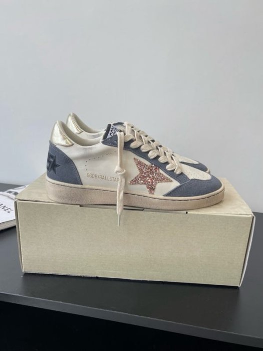 Кроссовки женские