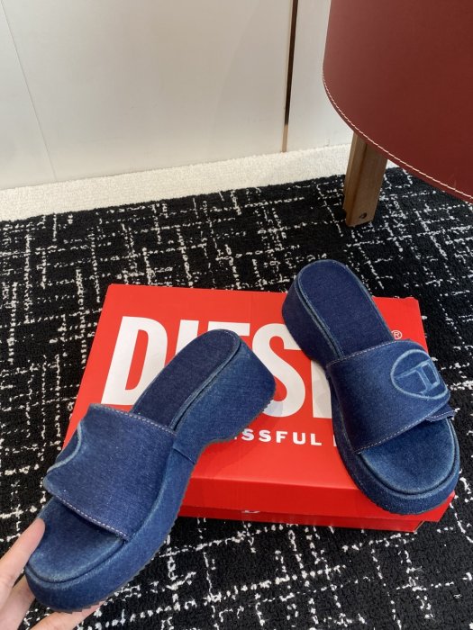 Шльопанці жіночі фото 7