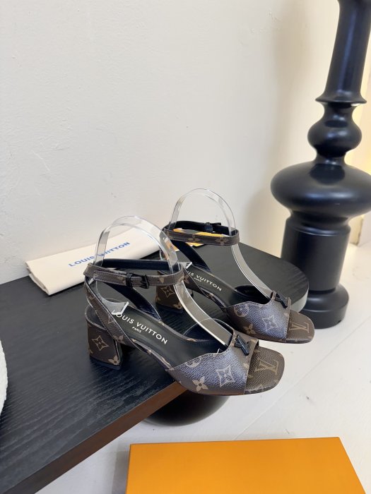 Босоножки фото 2