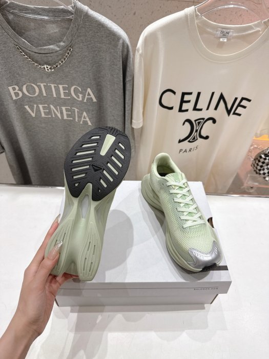 Кросівки фото 9