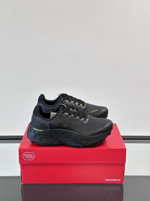 Sneakers New Balance More Trail V3