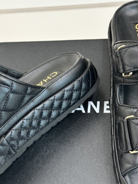 Шлепанцы женские фото 6