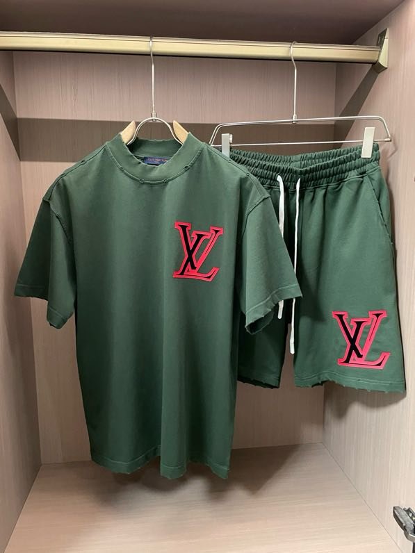 Костюм мужской (футболка и шорты)