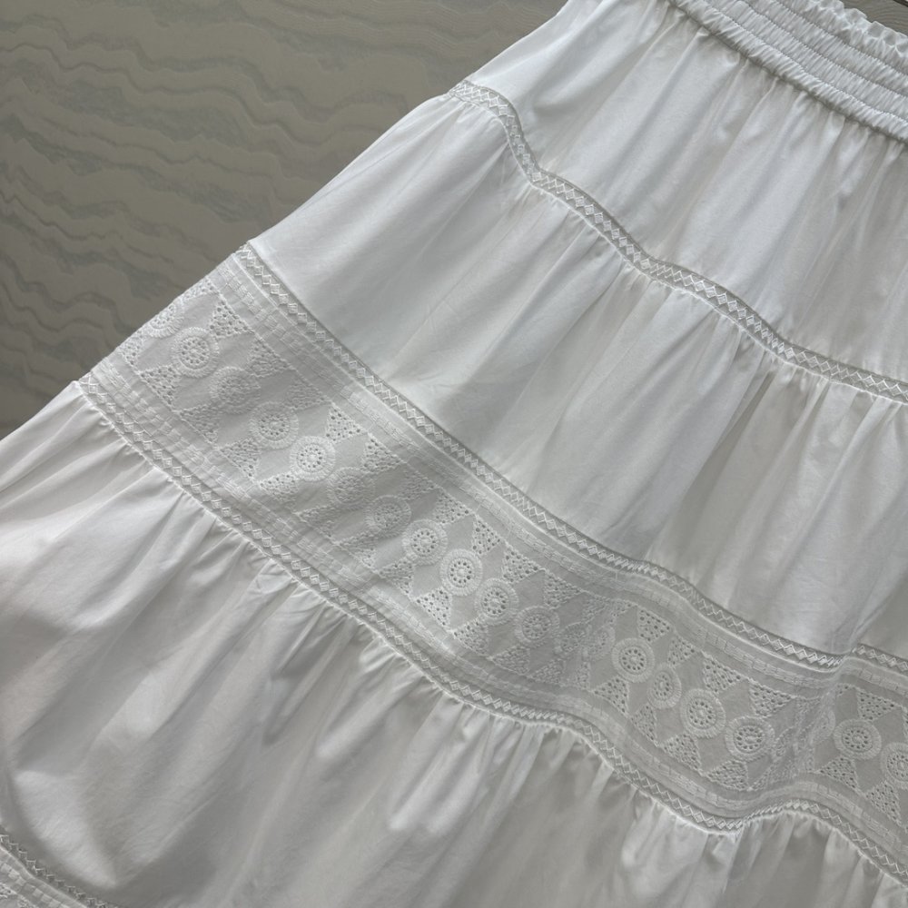 White long skirt фото 4