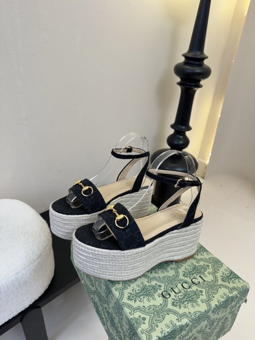 Босоножки фото 5