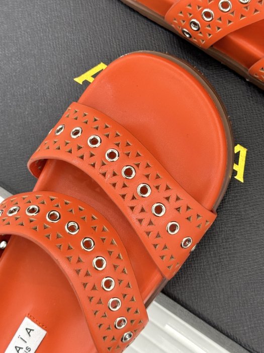 Шлепанцы женские фото 7