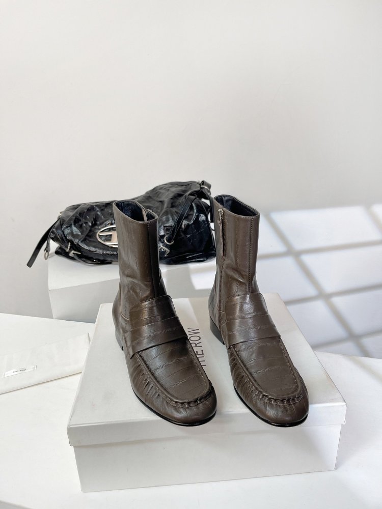 Шкіряні жіночі черевики фото 4
