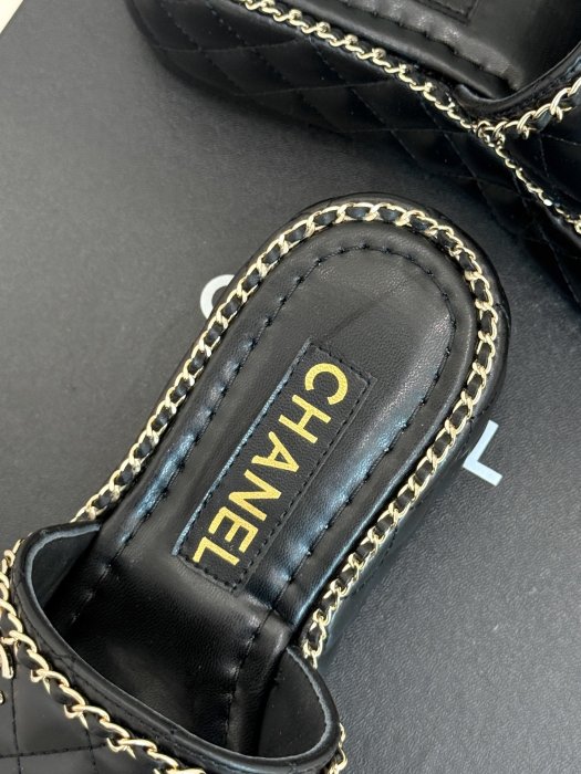 Шлепанцы женские фото 8