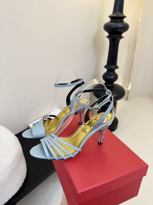 Босоножки фото 5