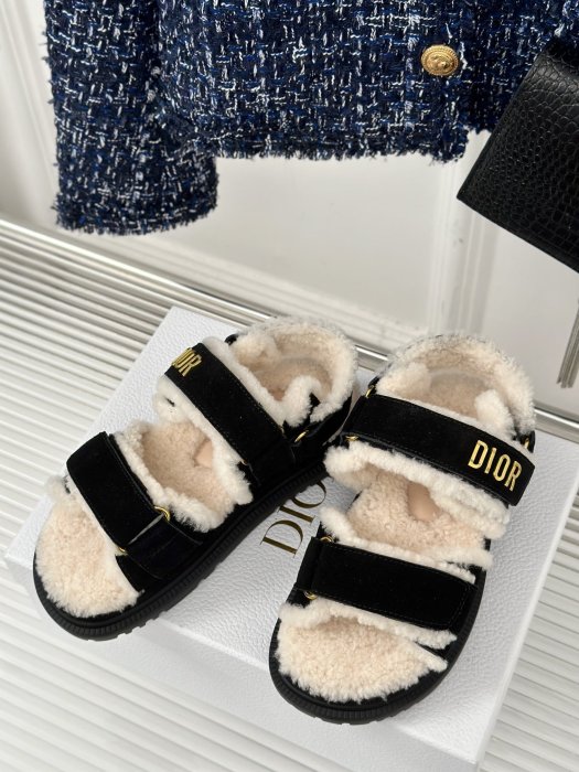 Sandals on fur фото 2