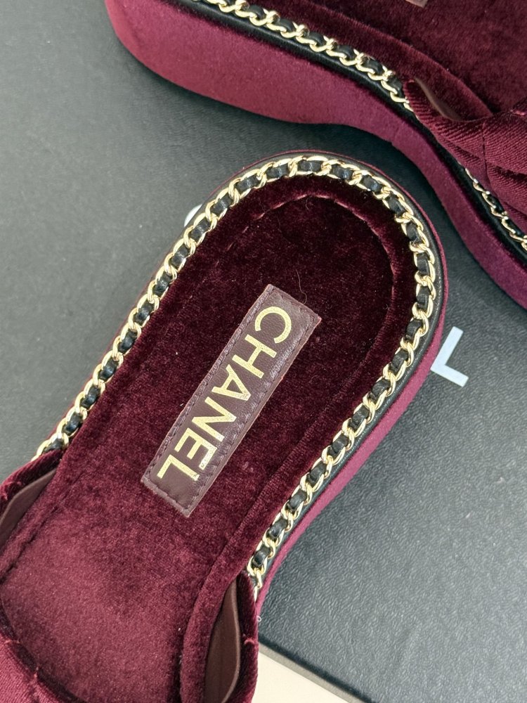 Шлепанцы женские фото 8