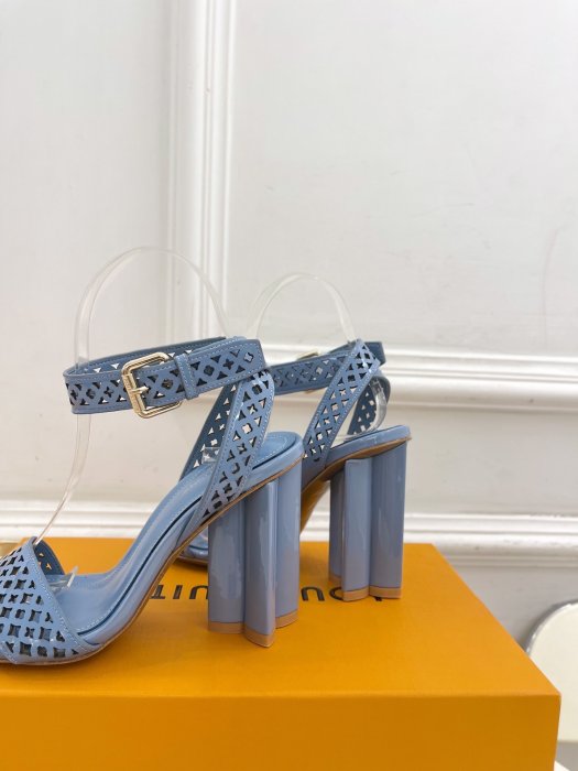 Босоножки фото 8