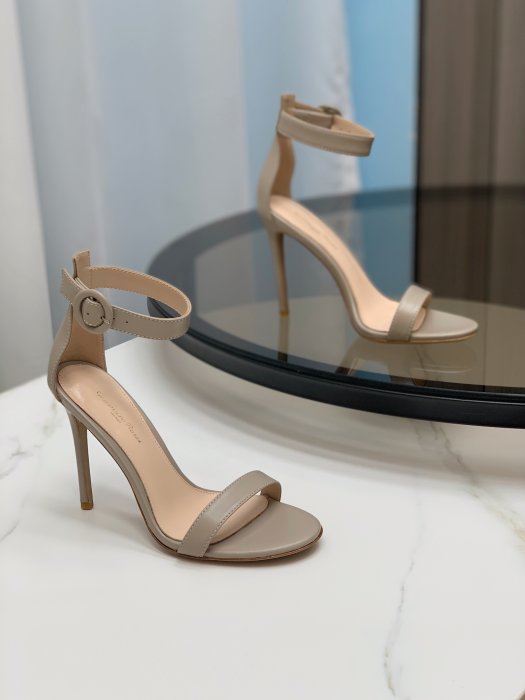 Босоножки фото 8