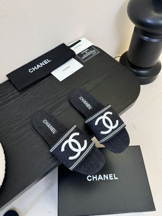 Шлепанцы женские