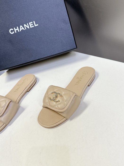 Шлепанцы женские фото 3