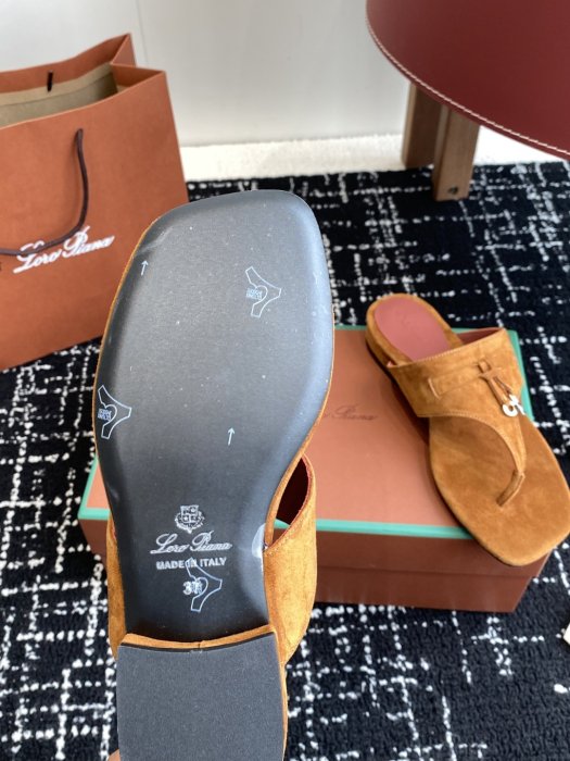 Шлепанцы фото 9