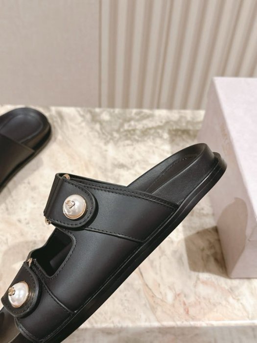 Шльопанці жіночі фото 9