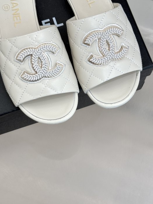 Шлепанцы фото 7