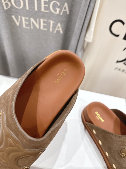 Шлепанцы женские фото 6