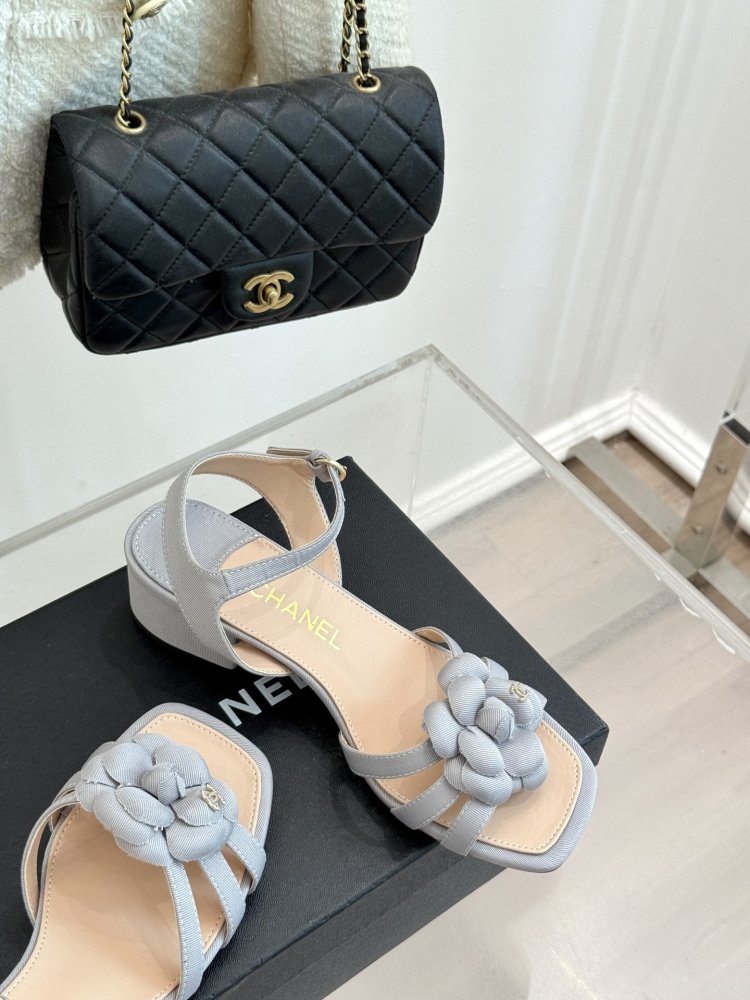 Босоножки фото 5