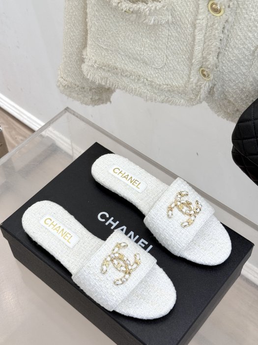 Шлепанцы женские фото 3