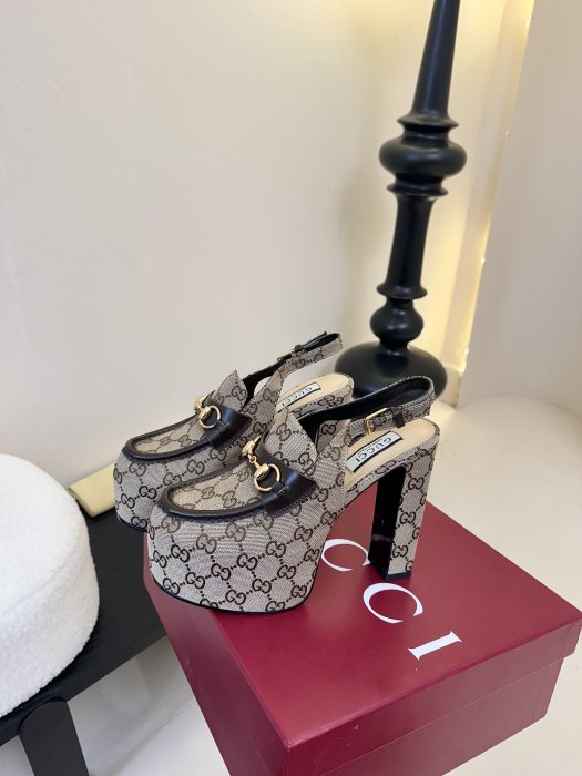 Босоножки фото 5