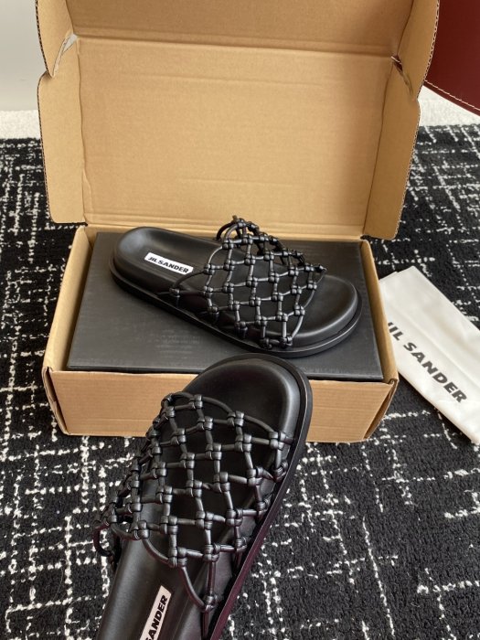 Шльопанці жіночі фото 6