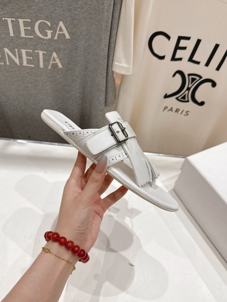 Шлепанцы женские фото 5