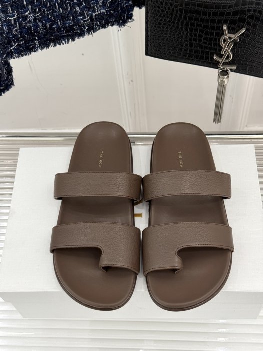 Шлепанцы фото 4