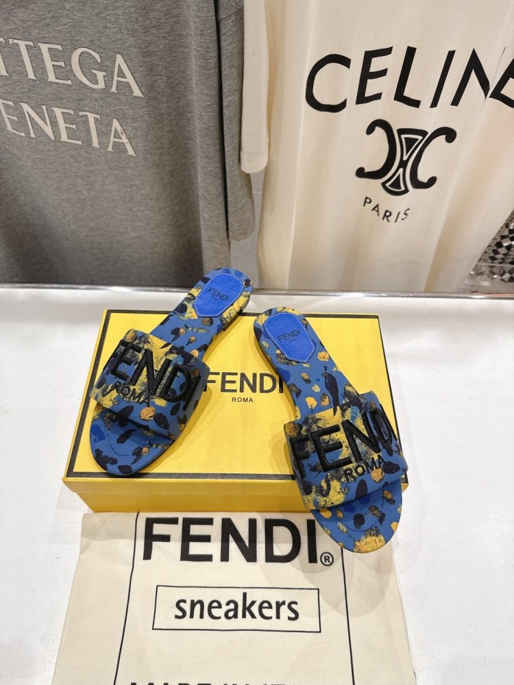 Шлепанцы женские фото 2