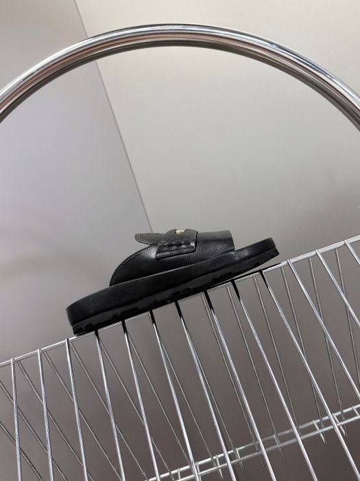 Шлепанцы женские фото 5