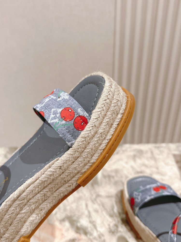 Сандалі жіночі фото 5