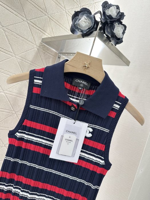 T-shirt women's фото 3