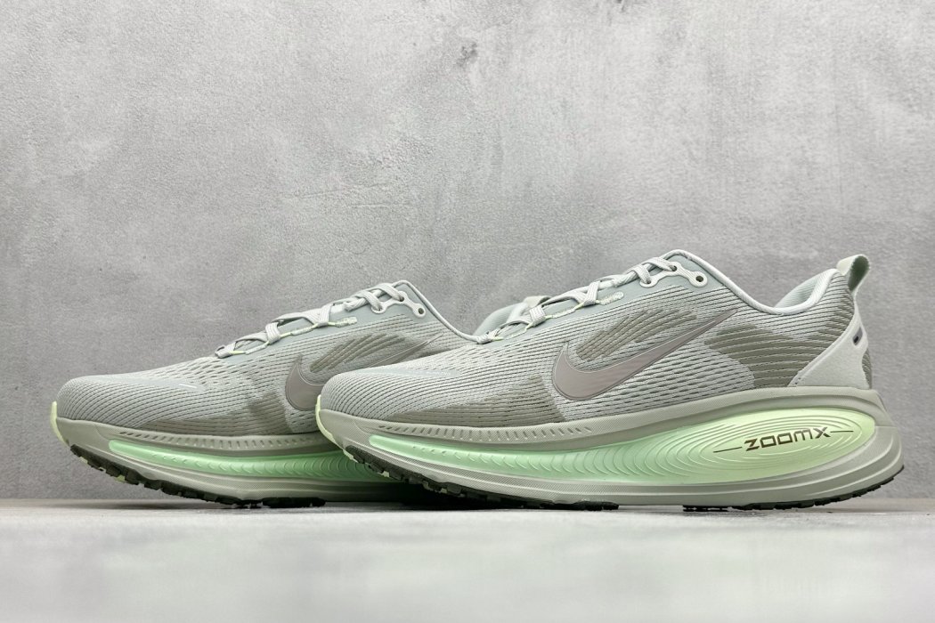 Кроссовки Zoom VOMERO 18 фото 5