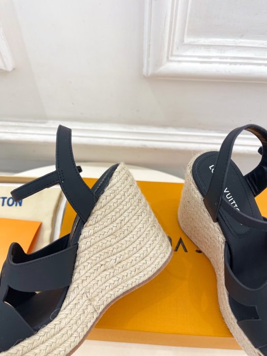 Босоножки фото 7