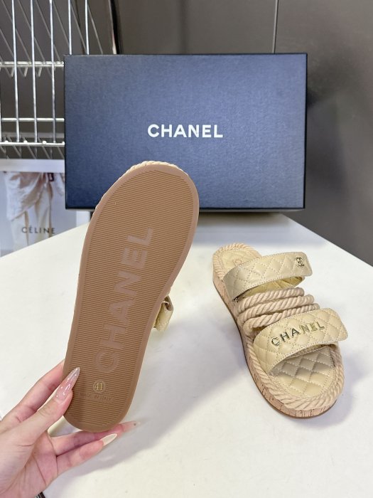 Шлепанцы женские фото 9