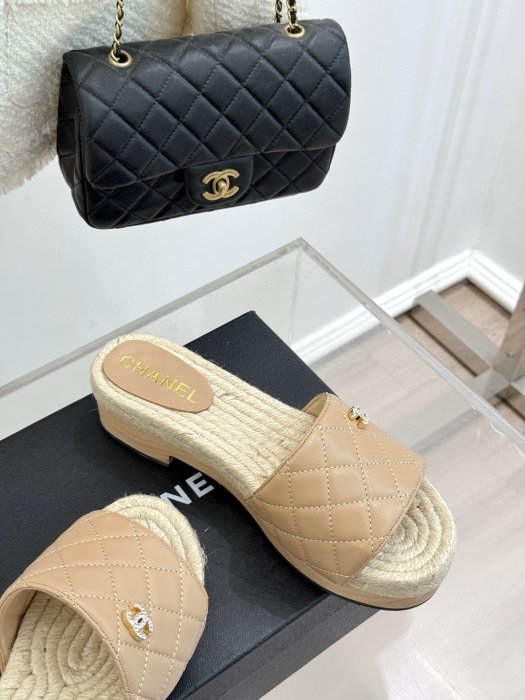 Шлепанцы женские фото 5