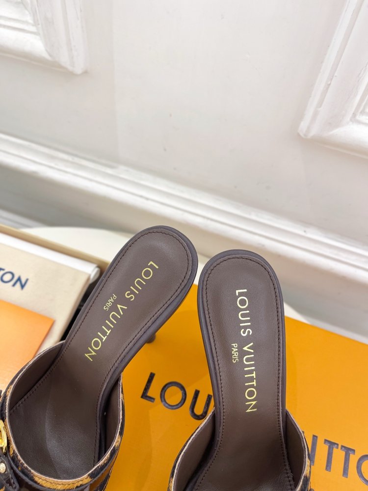 Босоножки фото 8