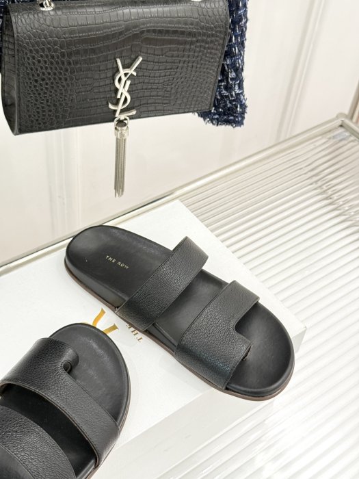 Шлепанцы фото 5