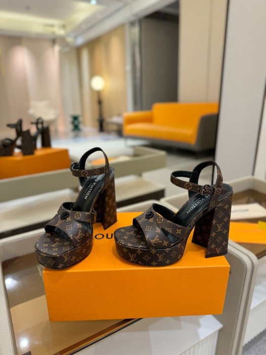 Босоножки фото 6