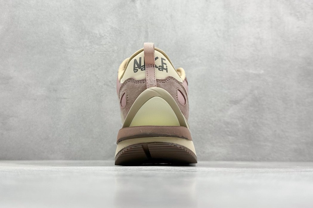 Кроссовки Sacai X NIKe vaporWaffle фото 6