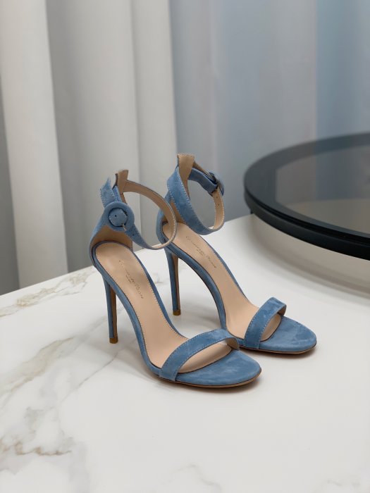 Босоножки фото 9