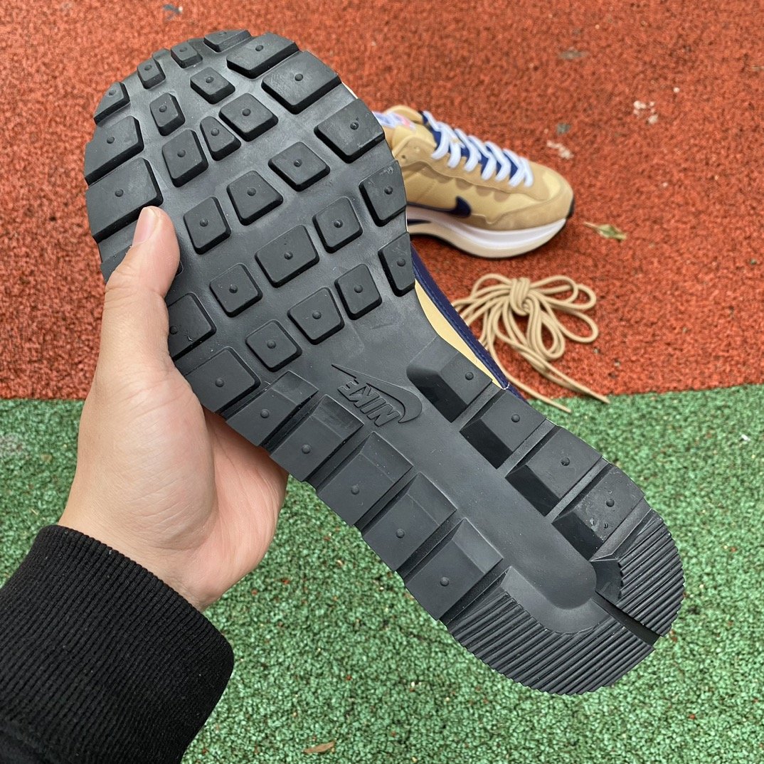 Sneakers Vaporwaffle sacai Sesame Blue Void DD1875-200 фото 4