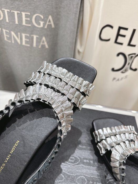 Шлепанцы фото 7