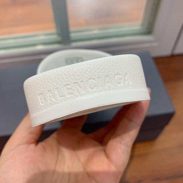 Шлепанцы фото 9