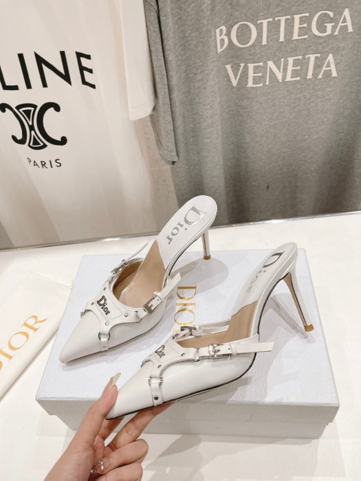 Босоножки фото 5