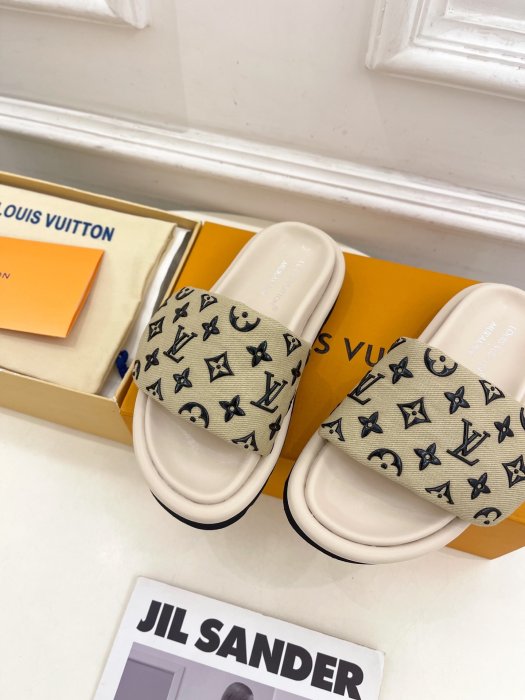 Шлепанцы женские фото 6