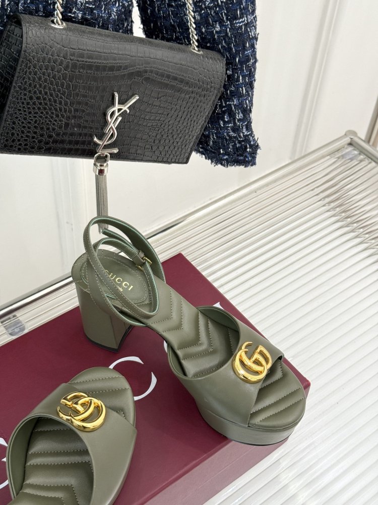 Босоножки фото 5