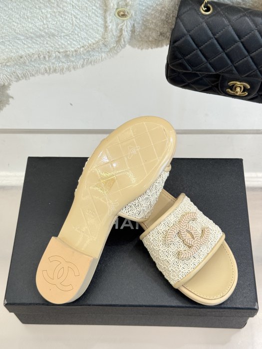 Шлепанцы женские фото 9